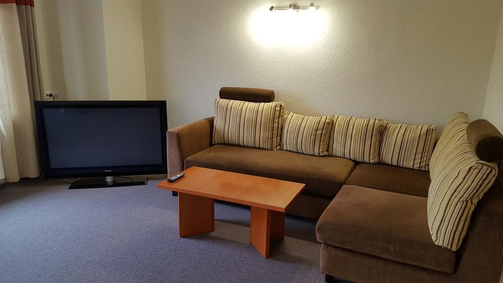 Hotel Gulbene Bagian luar foto