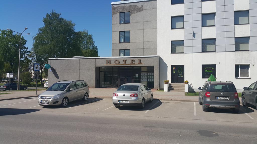 Hotel Gulbene Bagian luar foto